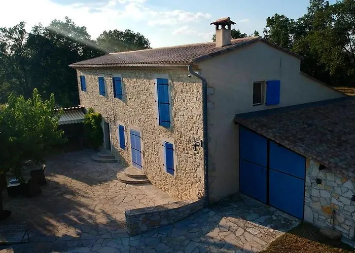Elegante A Avec Piscine Privee