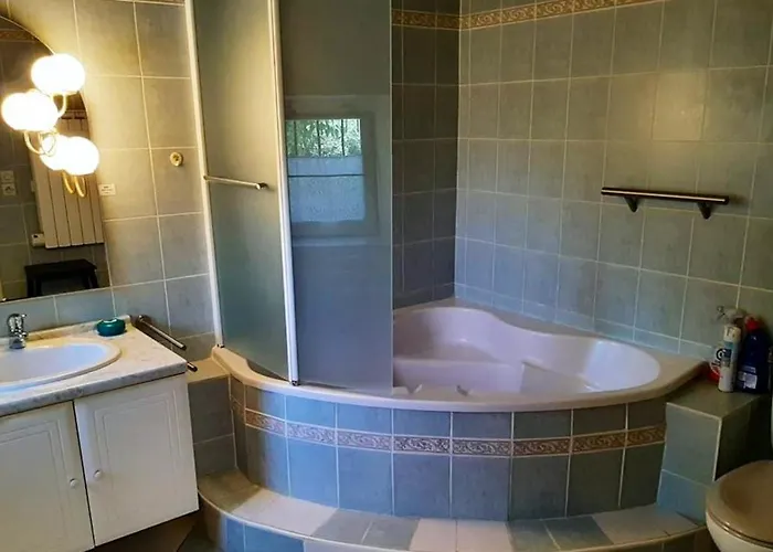 Elegante A Avec Piscine Privee Vila *