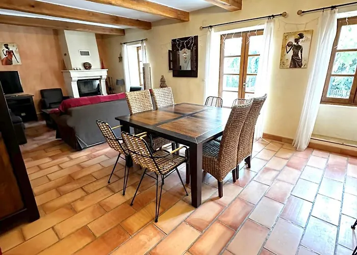 Elegante A Avec Piscine Privee Vila